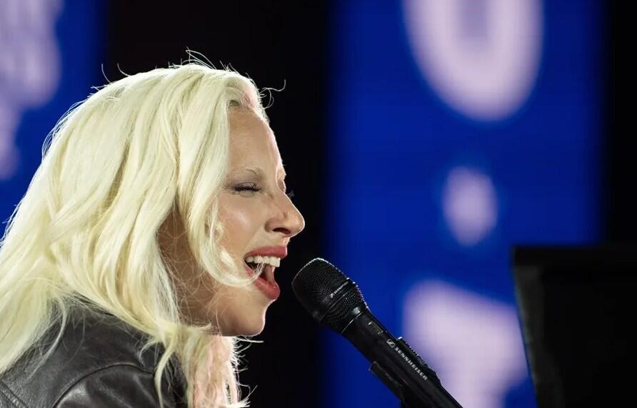 Lady Gaga condena a ICE en un emotivo discurso en Tokio | Nueva News